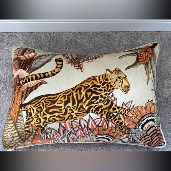 Pillow - Picture 5 of 5